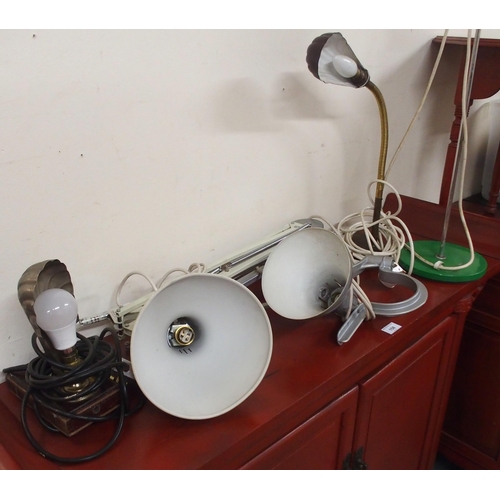 160 - A lot of five assorted mid 20th century lamps to include two anglepoise style lamps (one without bas... 