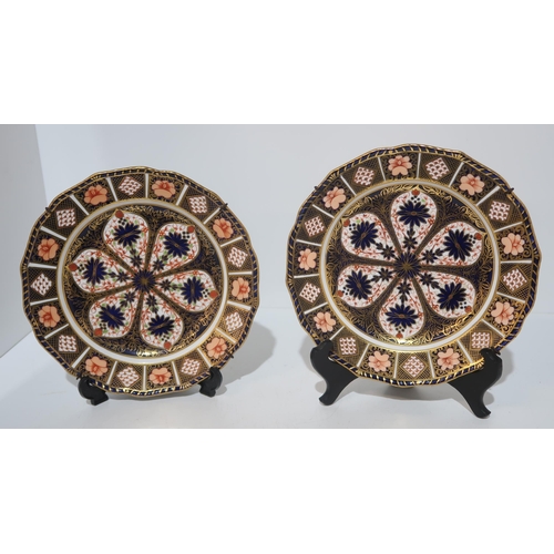 257 - A pair Royal Crown Derby 1126 pattern imari plates, 23xm diameter