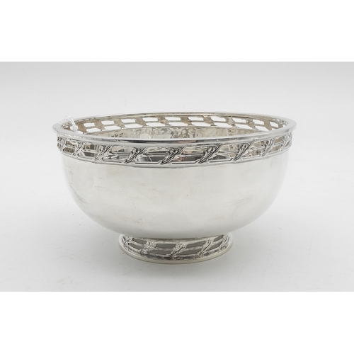 330 - An Elizabeth II silver bowl, the base and rim with openwork naturalistic decoration, by Mappin &... 