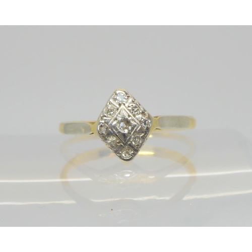 578 - An 18ct gold vintage diamond ring, set with estimated approx 0.15cts of eight cut diamonds, size M, ... 