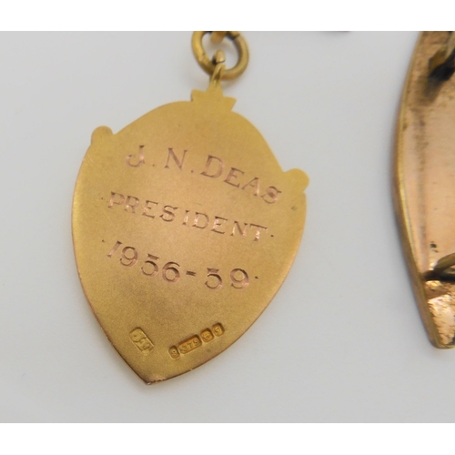 586 - A 9ct gold Rosebery Burns Club, Past Presidents medallion, weight 13.4gms, together with a gold plat... 