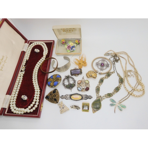 641 - A boxed set of 'Pompadour Pearls' Czech glass brooches and other items