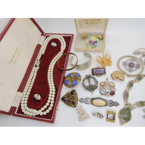 641 - A boxed set of 'Pompadour Pearls' Czech glass brooches and other items