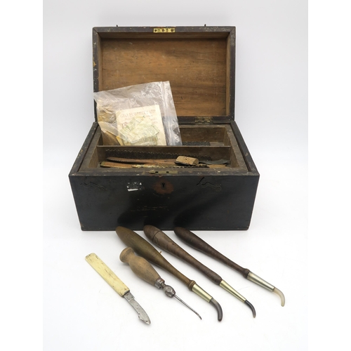 424 - A case of specialist gilders' tools, to include a packet of gold powder and a book of gold leaf