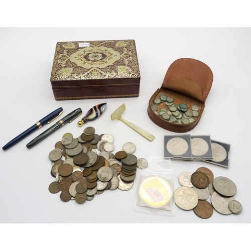 428 - A mixed lot, comprising a selection of British pre-decimal and commemorative coins, international co... 