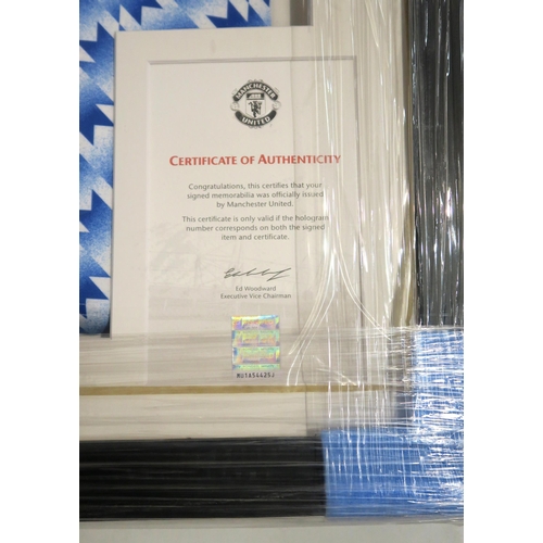 444E - *WITHDRAWN* SPORTING MEMORABILIA A framed Manchester United 1990-92 away football shirt, with team s... 