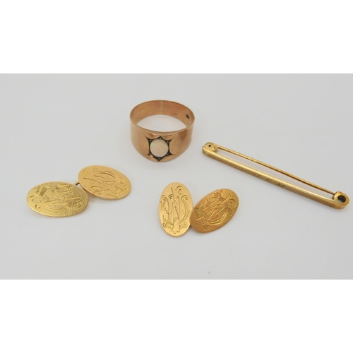 585 - A pair of 18ct gold cufflinks weight 9.7gms, a 9ct bar brooch weight 2.9gms, together with a Ge... 