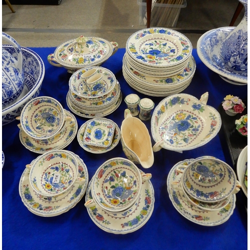 319a - Masons Regency pattern tablewares comprising plates, tureen, soup coupes, serving dish etc