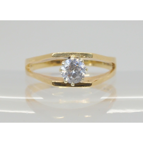 613 - A 9ct gold retro cz ring, with London hallmarks for 1984, size O1/2, weight 2.6gms