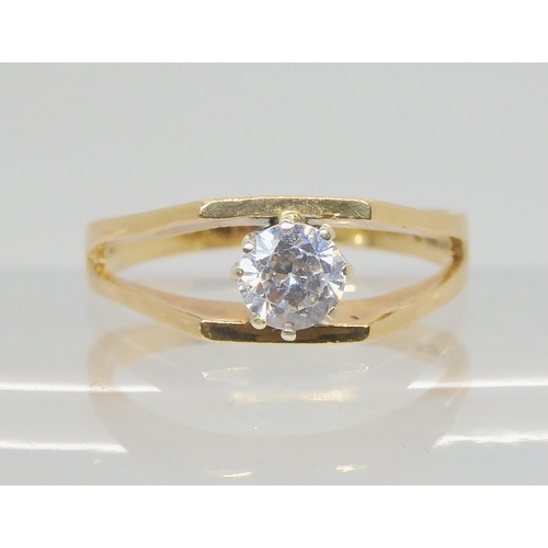 613 - A 9ct gold retro cz ring, with London hallmarks for 1984, size O1/2, weight 2.6gms