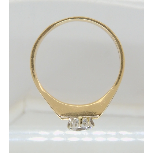 613 - A 9ct gold retro cz ring, with London hallmarks for 1984, size O1/2, weight 2.6gms