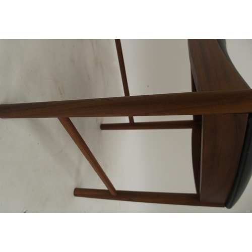 95 - A mid 20th century teak A.H. McIntosh circular extending dining table, 74cm high x 122cm diameter x ... 