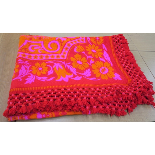 165 - A large Casa Pupo bed cover/floor rug in shades of magenta and orange