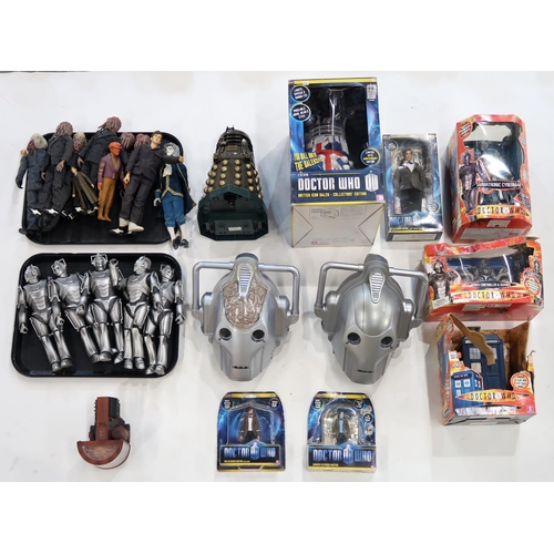 437 - A collection of Doctor Who action figures, including David Tennant as the Doctor, battery-operated D... 