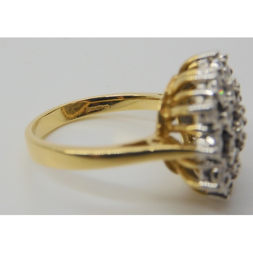 601 - An 18ct gold illusion set diamond cluster ring, set with estimated approx 0.30cts of brilliant cut d... 