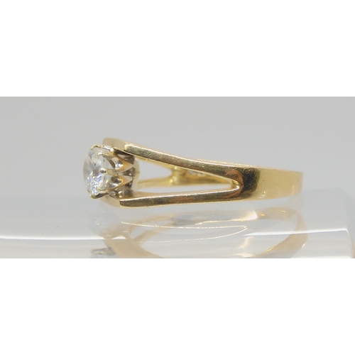 613 - A 9ct gold retro cz ring, with London hallmarks for 1984, size O1/2, weight 2.6gms