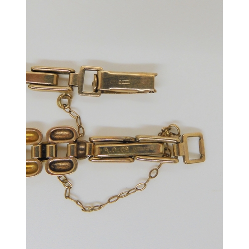 630 - A 9ct gold ladies vintage Rotary watch and strap, (two loose links) weight together with the mechani... 