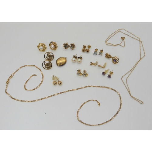 668 - A collection of 9ct gold and yellow metal items to include, a pair of Glasgow motto earrings, a lock... 