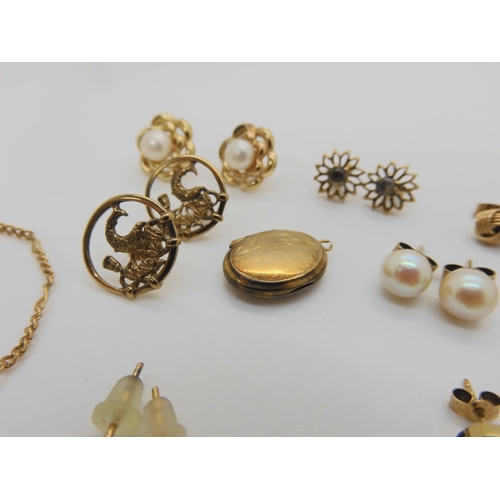 668 - A collection of 9ct gold and yellow metal items to include, a pair of Glasgow motto earrings, a lock... 