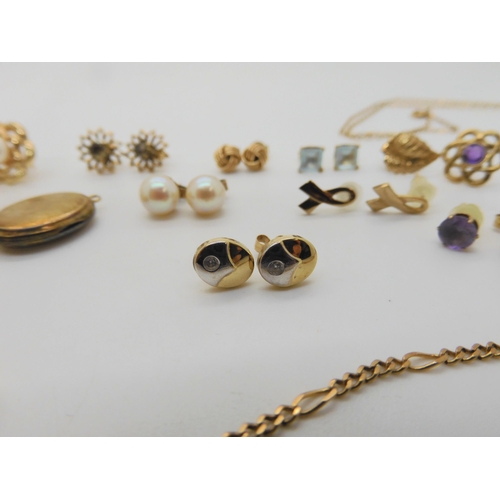 668 - A collection of 9ct gold and yellow metal items to include, a pair of Glasgow motto earrings, a lock... 