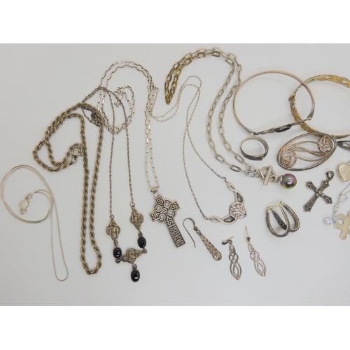 688B - A collection of silver and white metal items to include chains and pendants