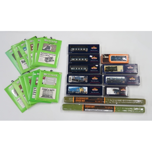 533 - A selection of Bachmann Branch-Line 00 Gauge locomotives and stock, including a Class 24 Diesel 5087... 