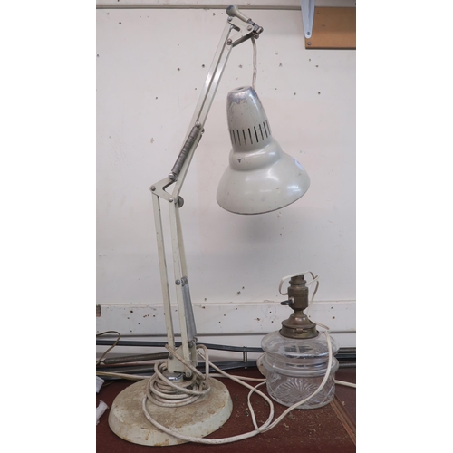 90 - A mixed lot of mid 20th century and contemporary lamps to include 