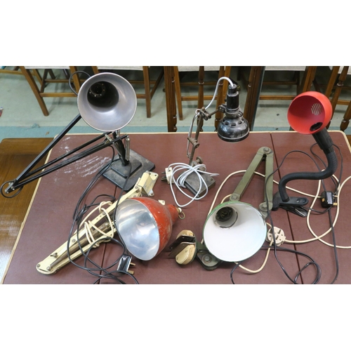 99 - A mixed lot of lamps to include a mid 20th century Anglepoise desk lamp, two desk mounted adjustable... 