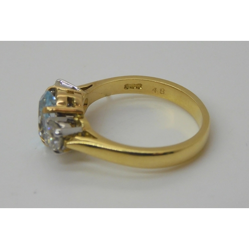 736 - An 18ct yellow gold aquamarine and diamond three stone ring, the central aqua measures 7mm x 5mm x 2... 