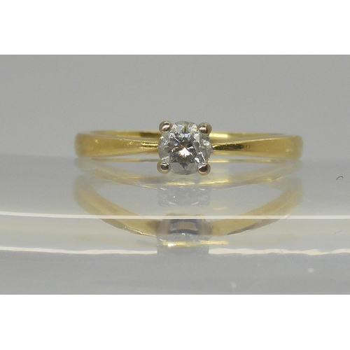 760 - An 18ct gold diamond solitaire set with an estimated approx 0.33ct brilliant cut, size N, weight&nbs... 