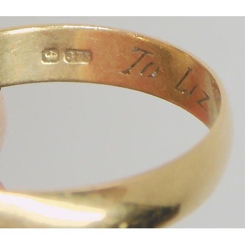 798 - A 9ct tri colour Russian wedding band, another of thinner proportions and a 9ct wedding band, 8.2gms