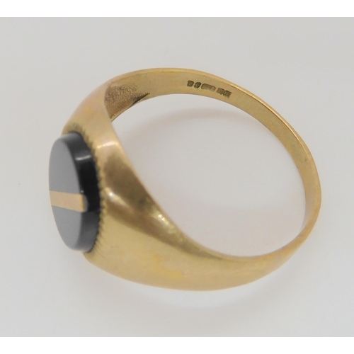 824 - Two 9ct wedding bands, another, a rose gold example and five assorted signet rings, weight toge... 