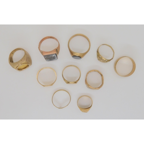 825 - A 9ct wedding band, an onyx set signet ring, and eight other 9ct gold rings, weigh together 40.... 