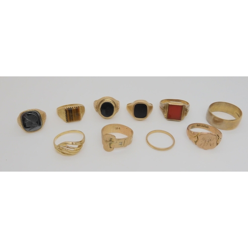 829 - Ten assorted 9ct gold rings including tigers eye signet ring, carnelian example, wedding band etc, w... 