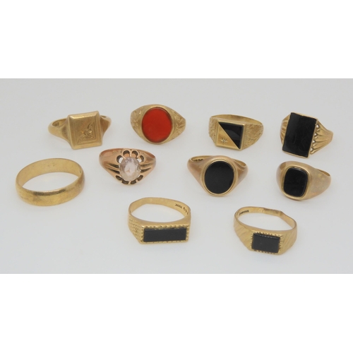 832 - Eight assorted signet rings set with onyx etc, a wedding band and another ring, 40.1gms