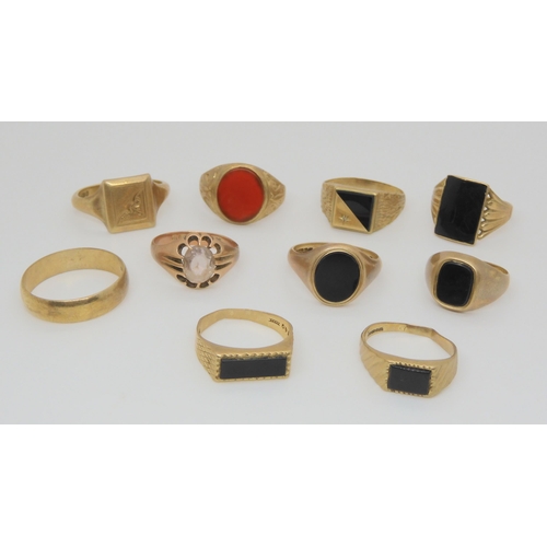 832 - Eight assorted signet rings set with onyx etc, a wedding band and another ring, 40.1gms