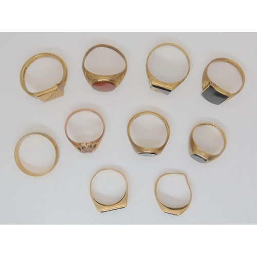 832 - Eight assorted signet rings set with onyx etc, a wedding band and another ring, 40.1gms