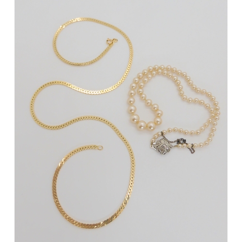 835 - A 14ct flat link necklace, 29cm long, together with a set of Lotus graduated simulated pearls