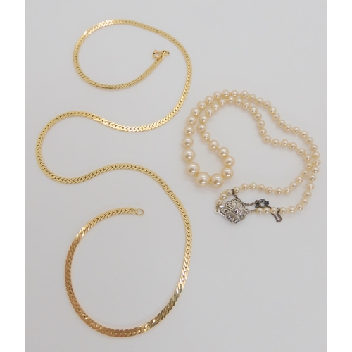 835 - A 14ct flat link necklace, 29cm long, together with a set of Lotus graduated simulated pearls