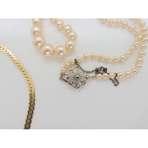 835 - A 14ct flat link necklace, 29cm long, together with a set of Lotus graduated simulated pearls