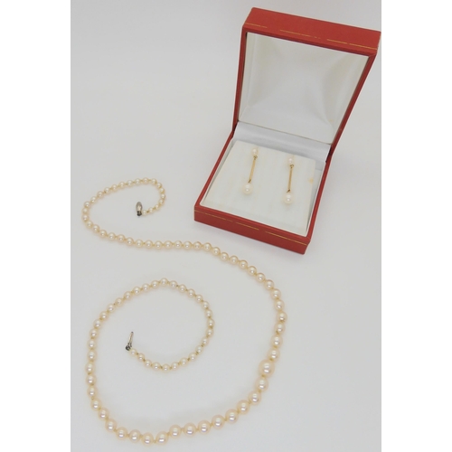 846 - A string of Cintra graduated cultured pearls, largest pearl 7mm, necklace length 26cm long, together... 