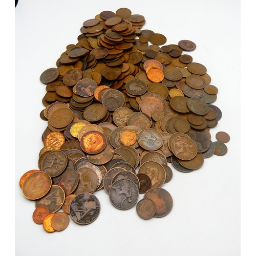 552 - BRITISH COINAGE with Elizabeth crowns, two shillings, three pence, half crowns, Victorian and Edward... 