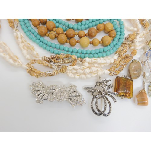 899B - A colection of vintage costume jewellery to include carnelian beads, deco clips, glass gem necklace ... 