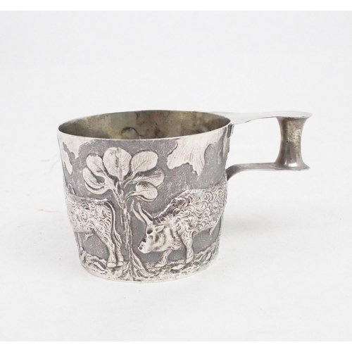 2482 - AN EDWARDIAN SILVER REPLICA VAPHIO CUPmodelled after the bronze age 