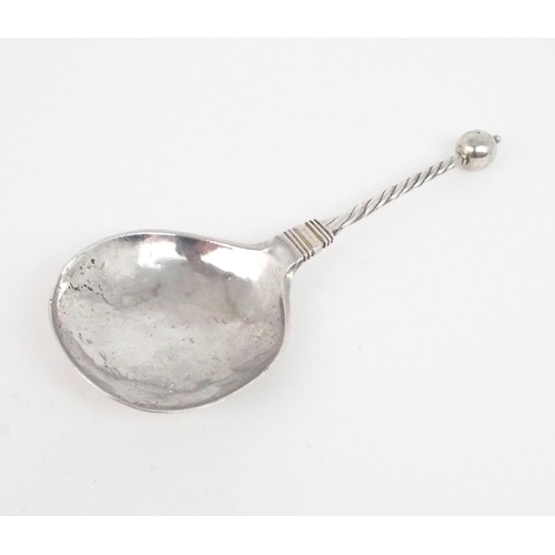 2491 - AN EARLY 17TH CENTURY NORWEGIAN SILVER SPOONwith a plain fig-shaped bowl, with engraved decoration, ... 