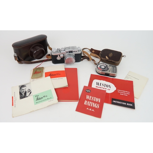 2613 - A LEITZ LEICA IIIg CAMERASerial no. 981 351, fitted with a Leitz Elmar lens (no. 1635730), housed in... 