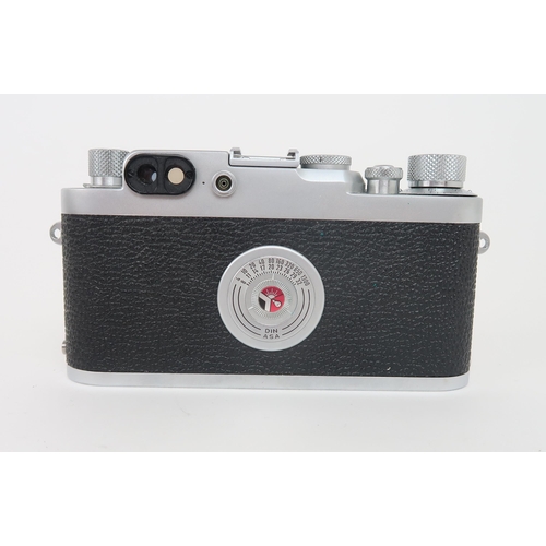 2613 - A LEITZ LEICA IIIg CAMERASerial no. 981 351, fitted with a Leitz Elmar lens (no. 1635730), housed in... 