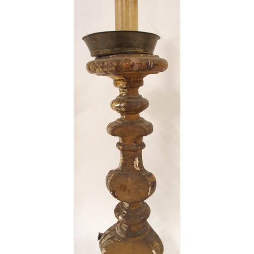 2032 - A PAIR OF 18TH CENTURY STYLE GILTWOOD AND GESSO CANDLESTICKS converted as lamps, with painted drip t... 
