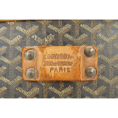 2037 - AN E GOYARD PARIS LEATHER AND WOOD BOUND STEAMER TRUNKwith all-over printed design, leather edges an... 