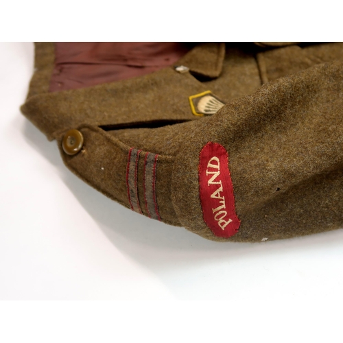 2663 - A SCARCE WW2 POLISH PARATROOPER'S KHAKI SERGE BATTLE DRESS TUNIC With epaulette rank insignia for Ka... 